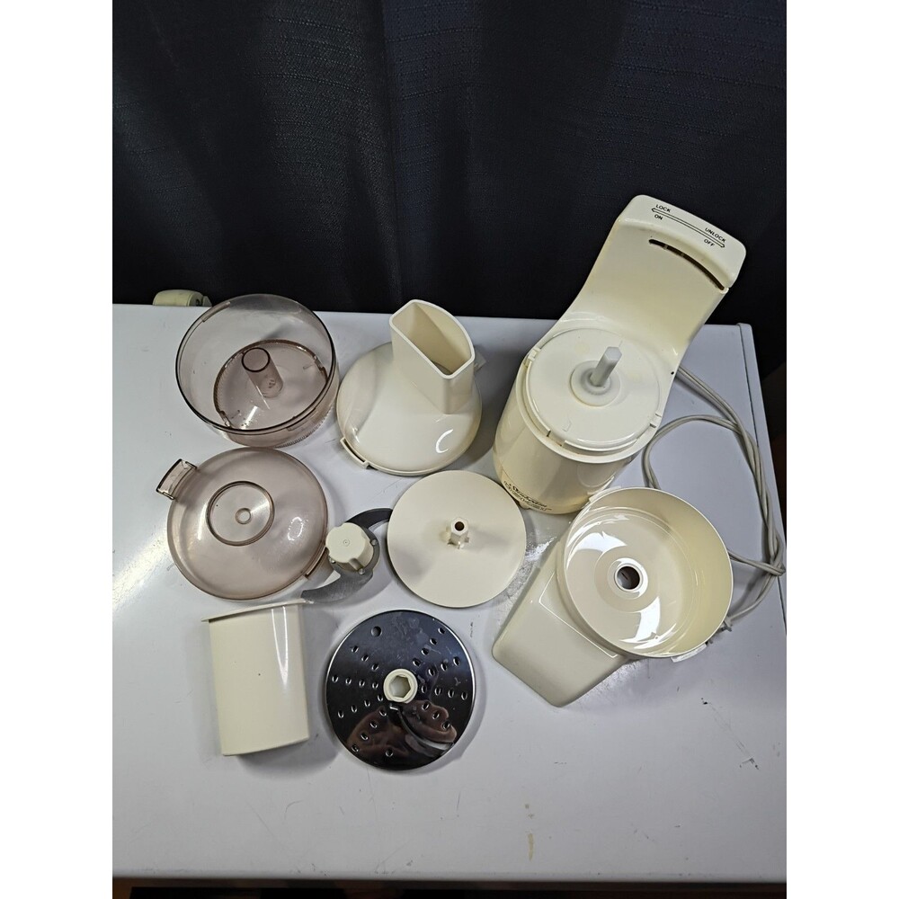 Sunbeam Oskar Food Processor Chopper Model 14081 w/Attachments Tested & Works